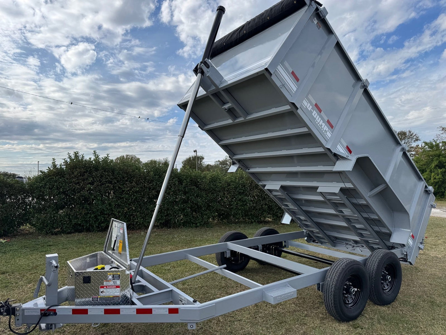 U-DUMP Low Profile Dump Trailer | 83″X14’X48″ | Telescopic | 831414T-48-LP