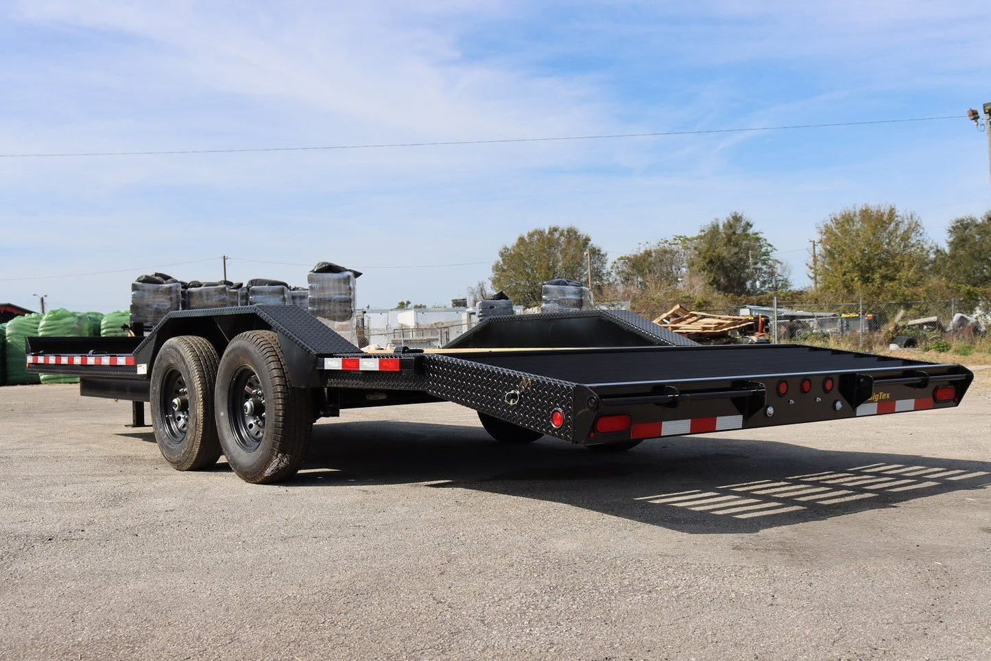 22 Foot Big Tex Heavy Duty with Drive-Over Fender Black Equipment Trailer (14DF-19BK+3KR)