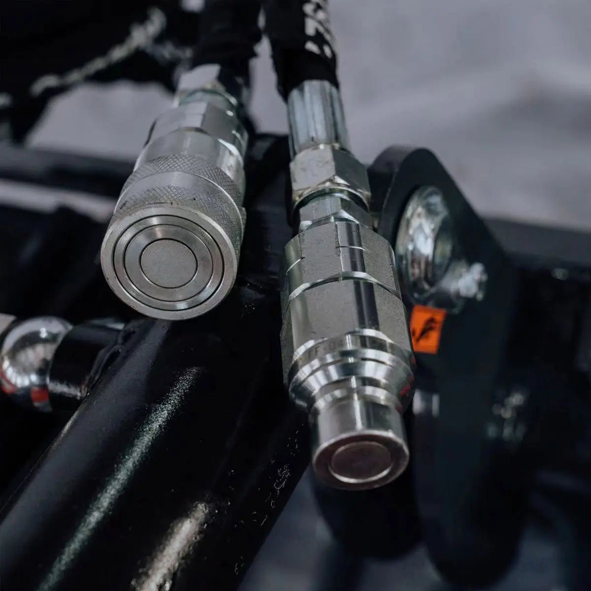 Mini Skid Steer Root Rake Grapple, 35″ Working Width, 2200-lb Capacity, Toro Style Mount Plate, TMG-SRG35