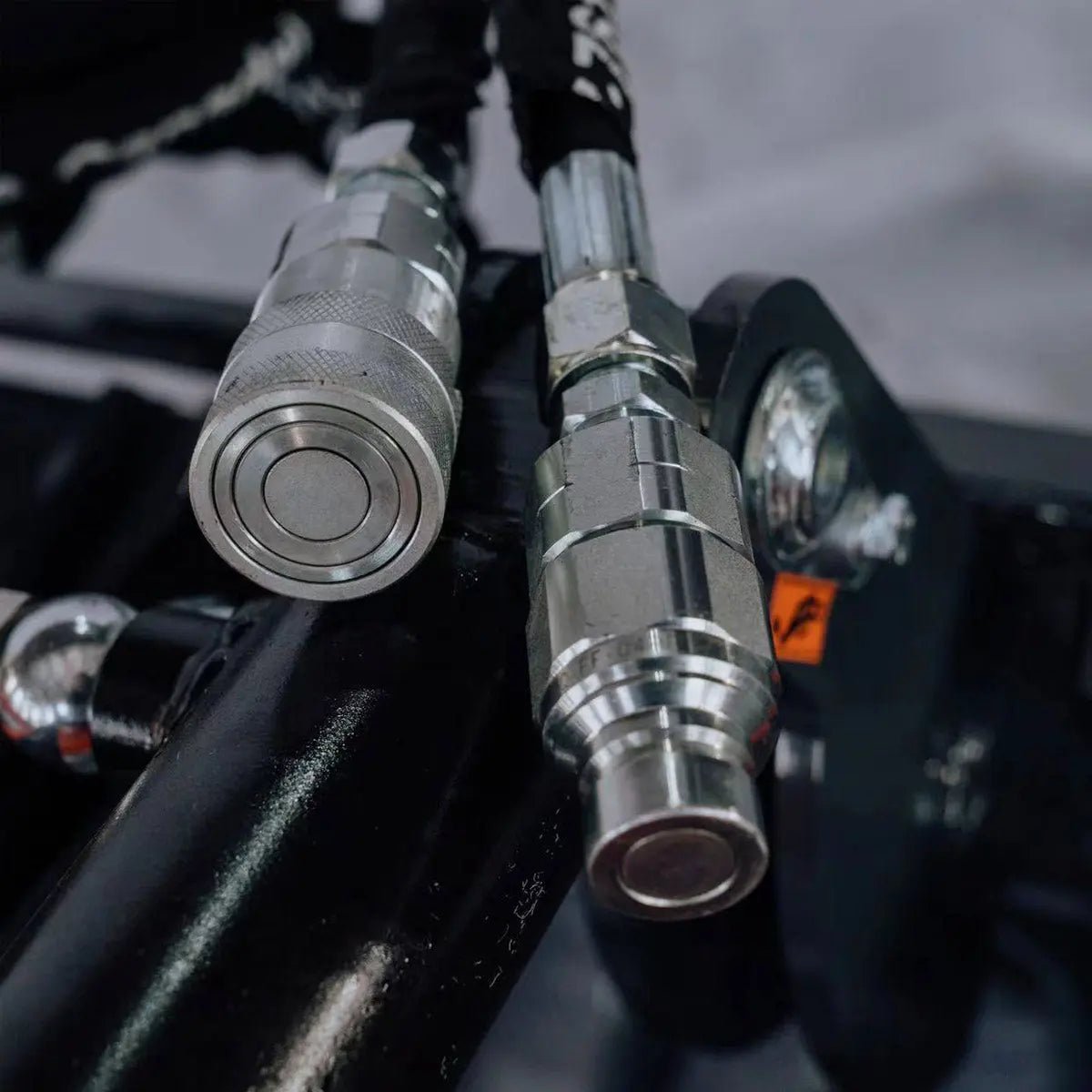 Mini Skid Steer Stump Bucket Grapple, 2200-lb Grapple Capacity, Toro Style Mount Plate, TMG-SSG36